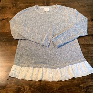•Long sleeve gray shirt with lace•